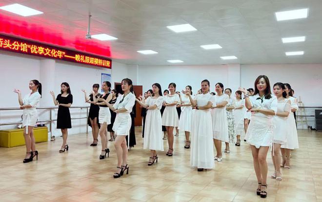 CQ9电子 CQ9传奇瑜伽、晚礼服超模特培训这些公益培训班开课啦！(图7)