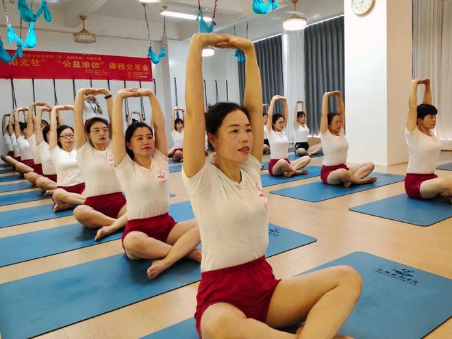 CQ9电子 CQ9传奇瑜伽、晚礼服超模特培训这些公益培训班开课啦！(图3)