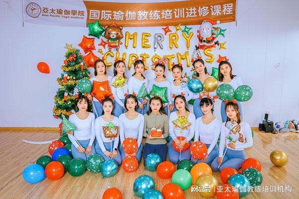 CQ9电子 CQ9传奇哪里有培训瑜伽教练的地方？瑜伽教练培训费用？(图2)