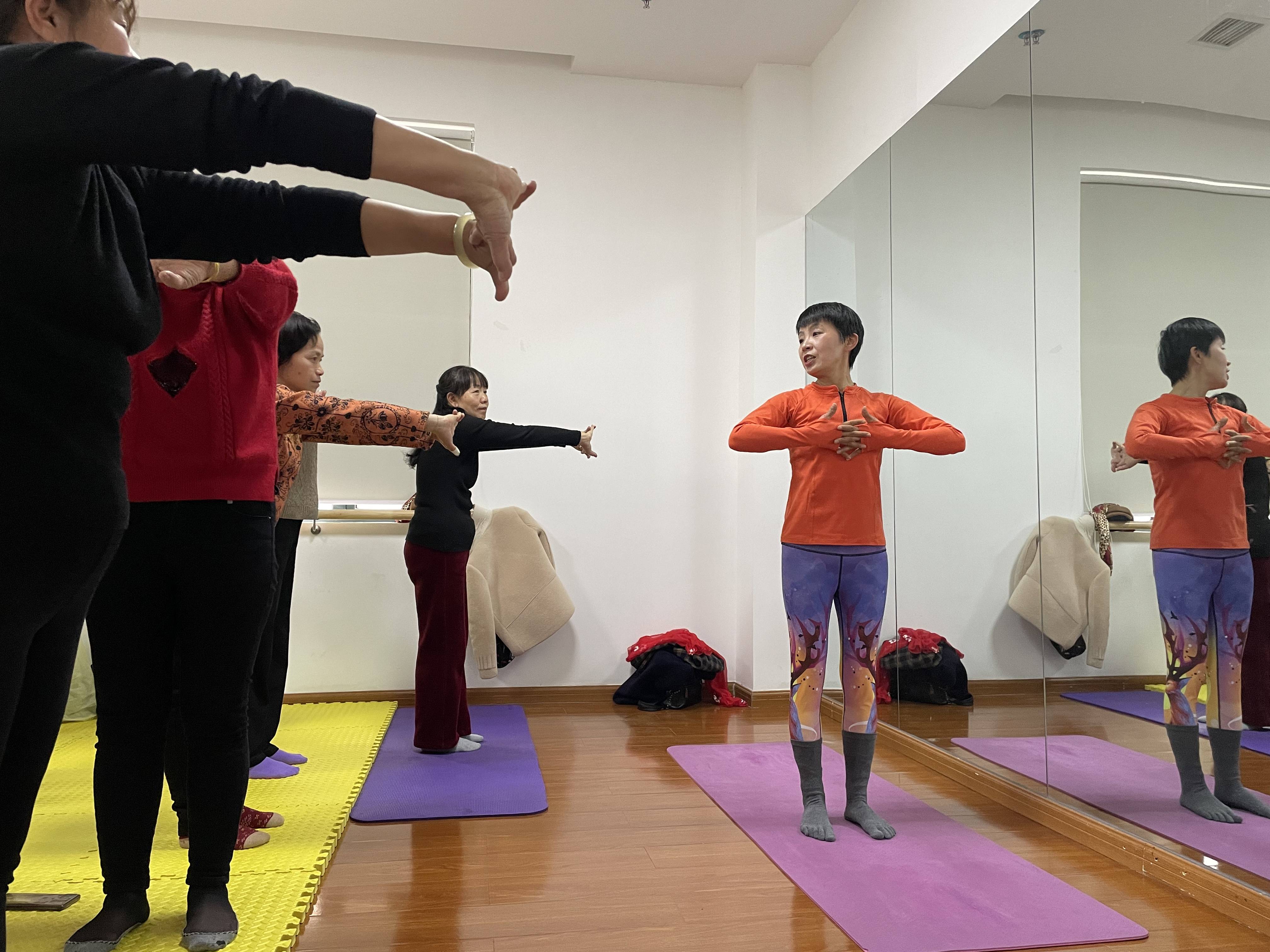 金瑞社区“活力健身 快乐瑜伽”瑜伽培训班开班啦CQ9电子 CQ9传奇(图1)