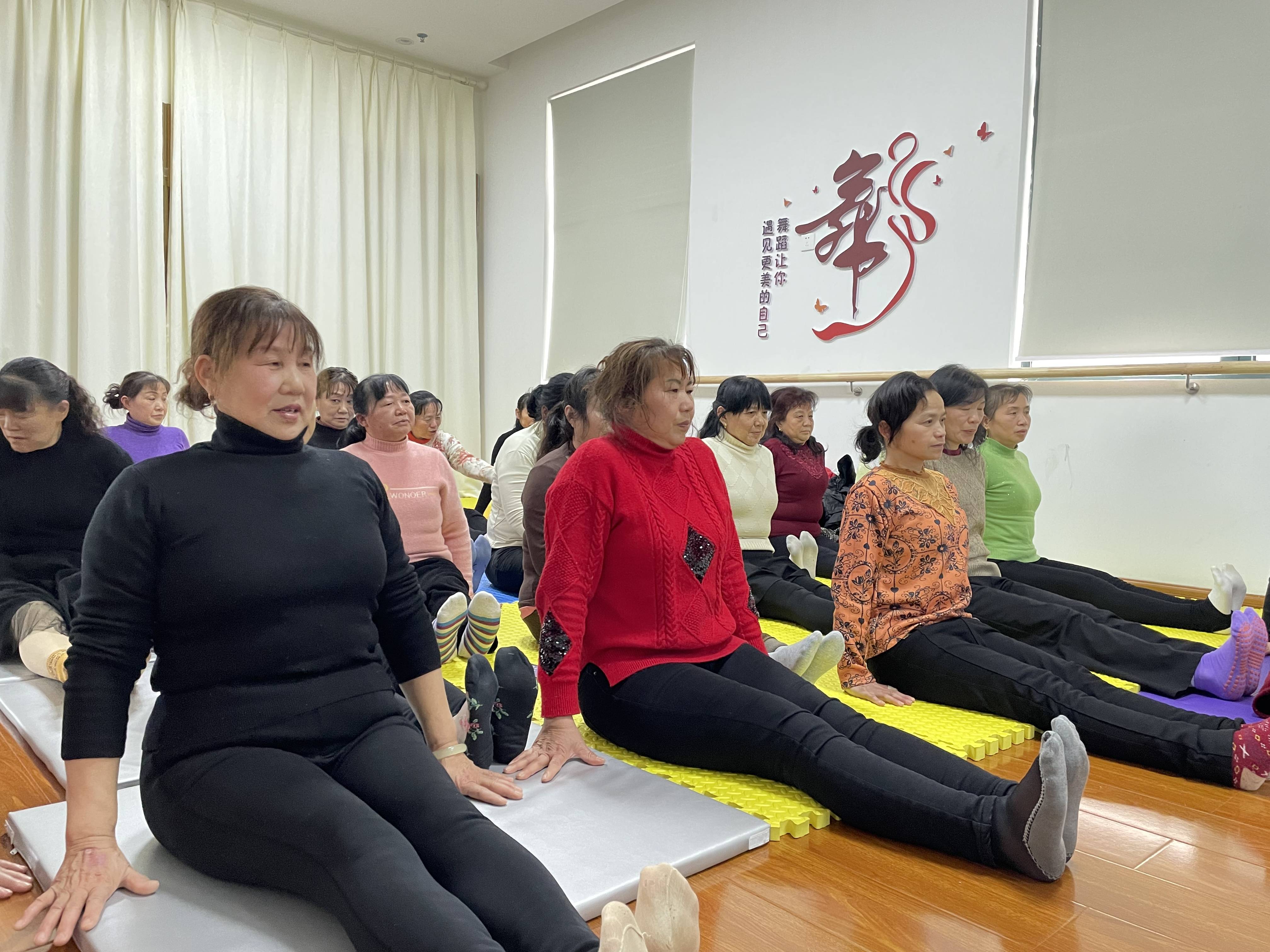 金瑞社区“活力健身 快乐瑜伽”瑜伽培训班开班啦CQ9电子 CQ9传奇(图3)