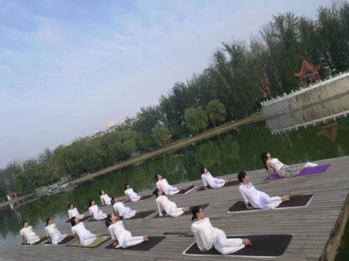 瑜伽教练培训哪里好—中国最专业的瑜CQ9电子 CQ9传奇伽教练培训学校(图1)