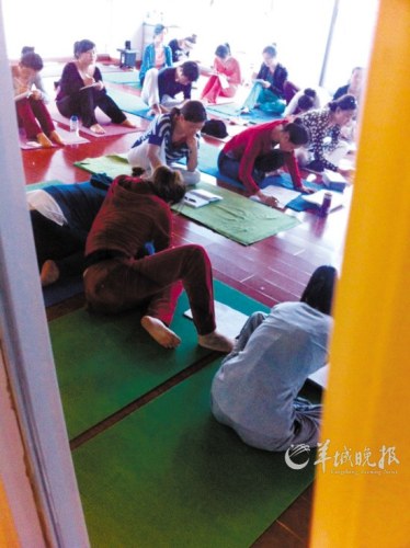 揭瑜伽行业黑幕：教练一月速成 教学错漏百出(图)CQ9电子 CQ9传奇电子(图1)