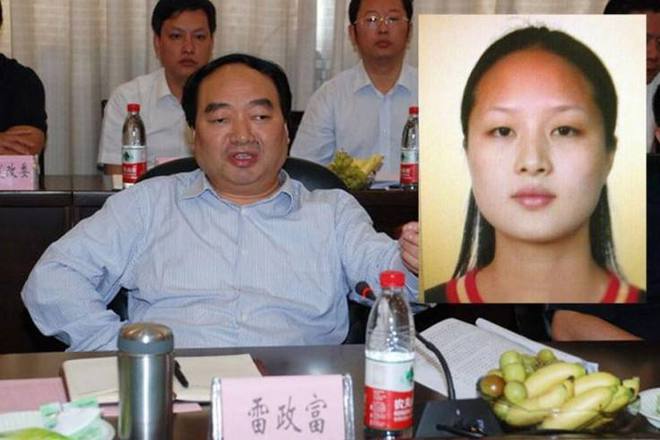 CQ9电子 CQ9传奇电子男健身教练帮女生开腿动作近乎惹人争议她们的老公真不介意？(图1)