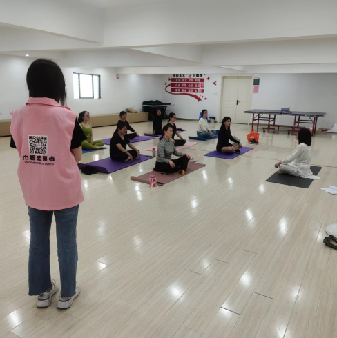 CQ9电子 CQ9传奇电子淳化街道桥头社区开展“ ‘瑜’悦身心·‘伽’倍美丽”瑜伽培训活动(图2)