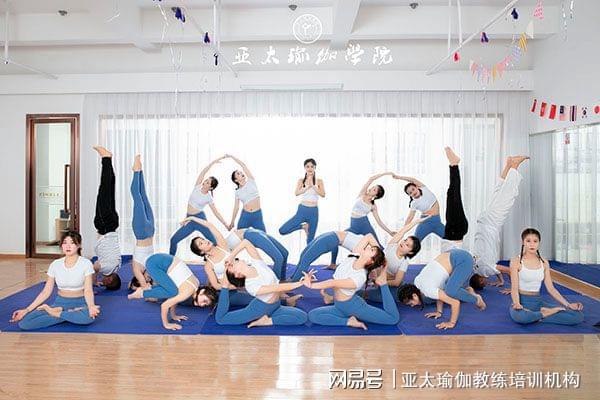 CQ9电子 CQ9传奇电子广州瑜伽教练培训学费大概是需要多少钱呢？(图2)