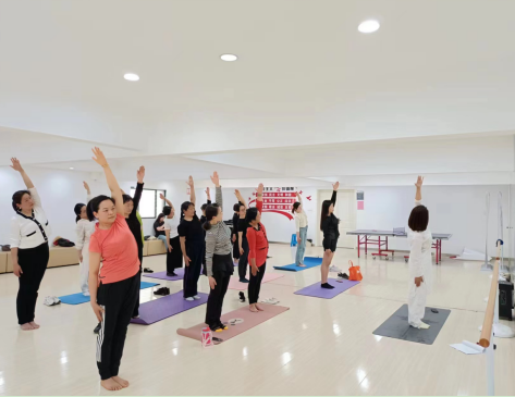 淳化街道桥头社区开展“ ‘瑜’悦身心·‘伽’倍美丽”瑜伽培训活动CQ9电子 CQ9传奇电子(图1)