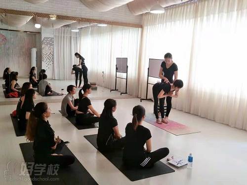 CQ9电子 CQ9传奇电子佛山会员私教瑜伽课程专业培训(图4)