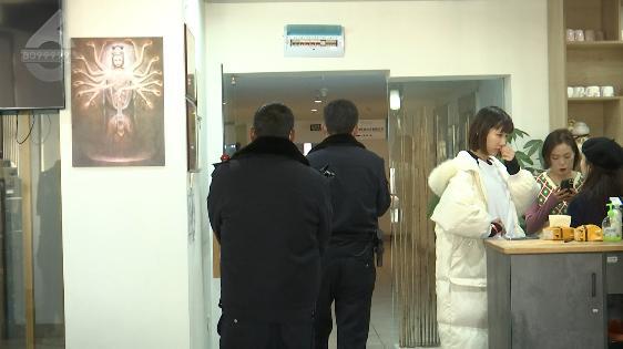 CQ9电子 CQ9传奇电子怀疑自己被骗了！花了近万元考的“全美”证书 不给60美元查不到？(图2)