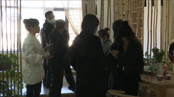 CQ9电子 CQ9传奇电子怀疑自己被骗了！花了近万元考的“全美”证书 不给60美元查不到？(图6)