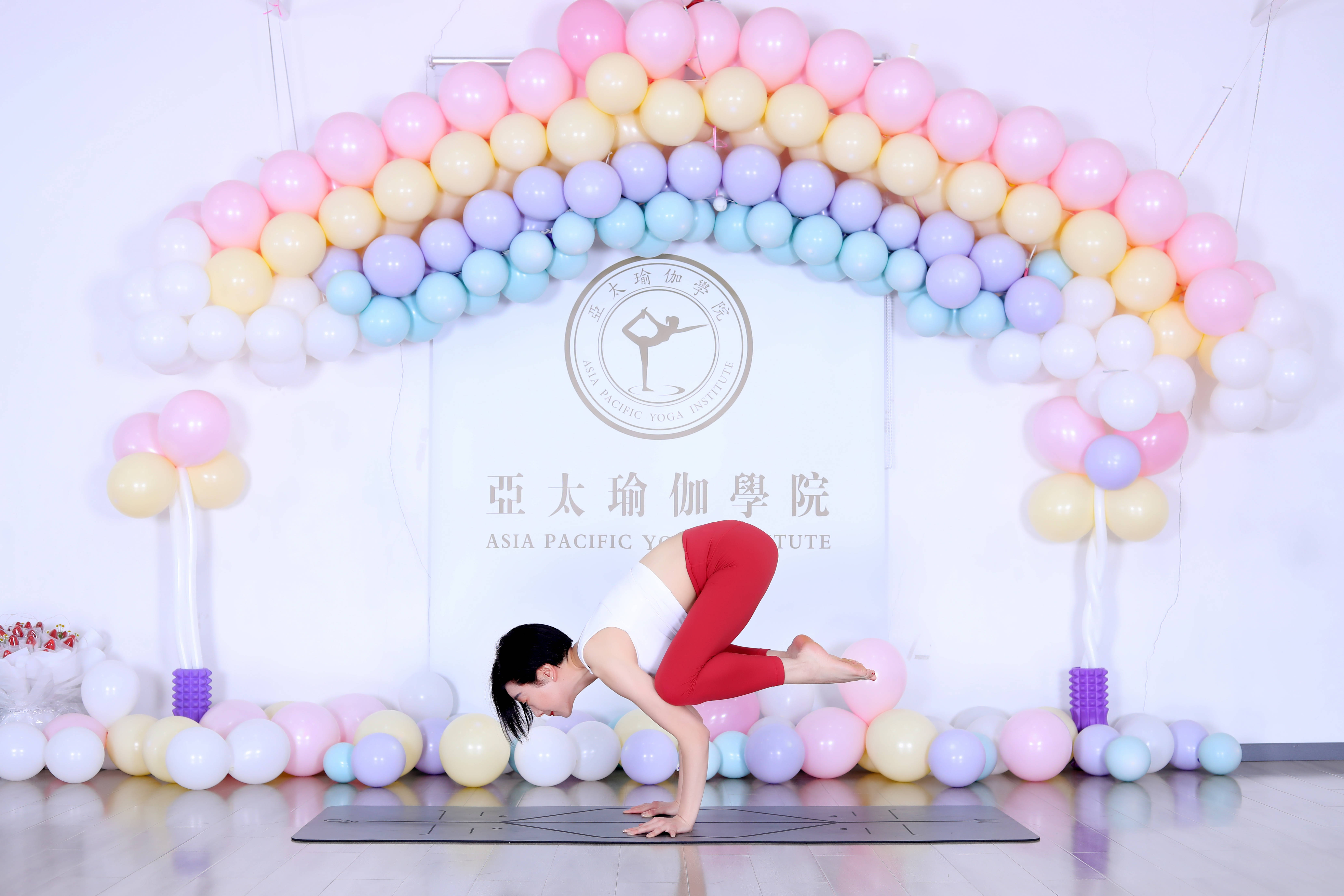CQ9电子 CQ9传奇电子卢卢空中瑜伽_教练_培训_私人(图1)