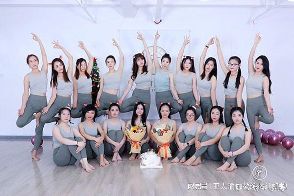 瑜伽教练培训大概需要多少钱呢CQ9电子 CQ9传奇电子(图3)