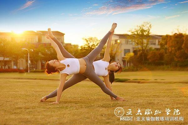 CQ9电子 CQ9传奇电子瑜伽教练培训学费一般多少钱(图1)