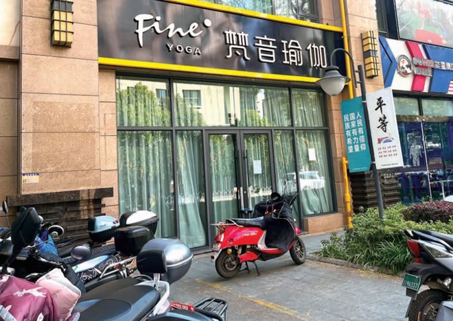 CQ9电子 CQ9传奇电子知名机构接连爆雷昆明门店人去楼空(图1)
