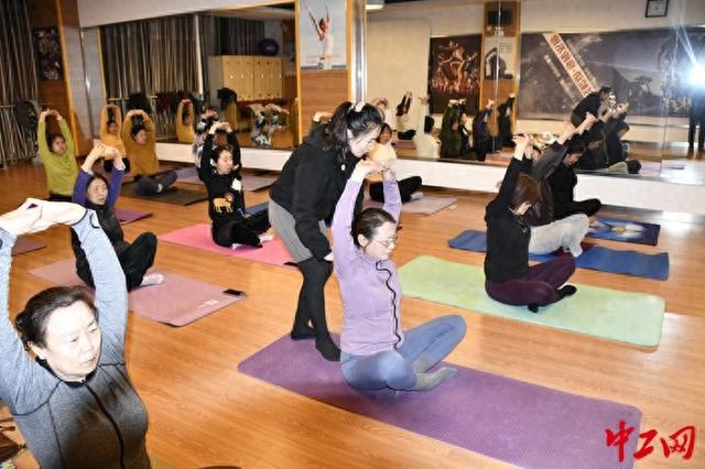 CQ9电子 CQ9传奇电子鹤壁市总工会举办“工会晚八点”春季瑜伽培训班(图1)