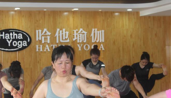 做瑜伽教练培训老师难不CQ9电子 CQ9传奇电子难？(图3)