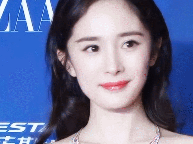 36岁的杨幂”性感照片“流出冲上热搜3亿网友评论：“离婚后的她根CQ9电子 CQ9传奇电子本认不出来！”(图3)