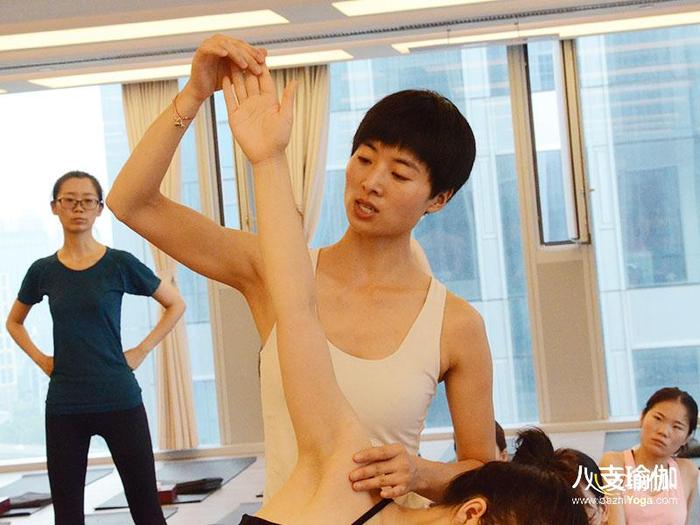CQ9电子 CQ9传奇电子学瑜伽教练有前途吗？瑜伽老师工资高吗？(图4)