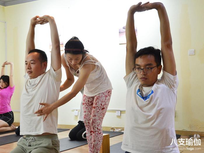 CQ9电子 CQ9传奇电子学瑜伽教练有前途吗？瑜伽老师工资高吗？(图3)