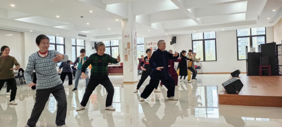 CQ9电子 CQ9传奇电子报名踊跃、课堂升级……苏州漕湖街道永昌泾社区“家门口的老年大学”开班惊喜连连(图3)
